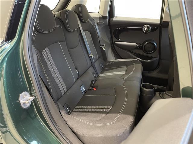 ＭＩＮＩ クーパーＳ　パーキングアシスタンスＰＫＧ　純正ナビ　アクティブクルーズコントロール　アンビエントライト　バックカメラ　ユニオンジャックテール　前後クリアランスソナー　コンフォートアクセス　純正１７インチＡＷ（23枚目）