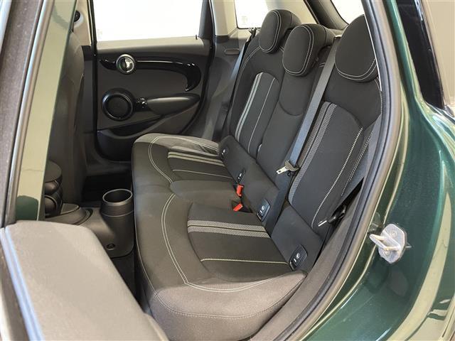 ＭＩＮＩ クーパーＳ　パーキングアシスタンスＰＫＧ　純正ナビ　アクティブクルーズコントロール　アンビエントライト　バックカメラ　ユニオンジャックテール　前後クリアランスソナー　コンフォートアクセス　純正１７インチＡＷ（26枚目）