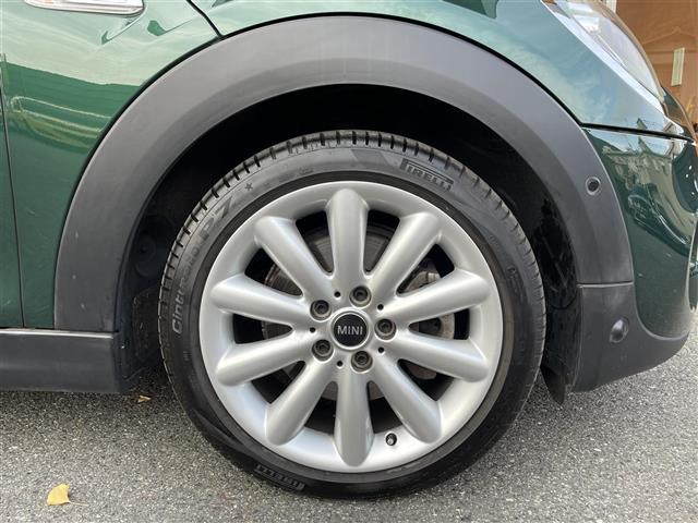 ＭＩＮＩ クーパーＳ　パーキングアシスタンスＰＫＧ　純正ナビ　アクティブクルーズコントロール　アンビエントライト　バックカメラ　ユニオンジャックテール　前後クリアランスソナー　コンフォートアクセス　純正１７インチＡＷ（30枚目）