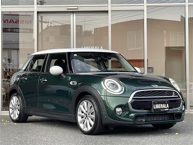 ＭＩＮＩ クーパーＳ　パーキングアシスタンスＰＫＧ　純正ナビ　アクティブクルーズコントロール　アンビエントライト　バックカメラ　ユニオンジャックテール　前後クリアランスソナー　コンフォートアクセス　純正１７インチＡＷ（35枚目）