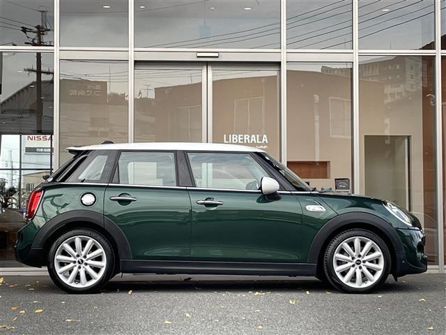 ＭＩＮＩ クーパーＳ　パーキングアシスタンスＰＫＧ　純正ナビ　アクティブクルーズコントロール　アンビエントライト　バックカメラ　ユニオンジャックテール　前後クリアランスソナー　コンフォートアクセス　純正１７インチＡＷ（36枚目）