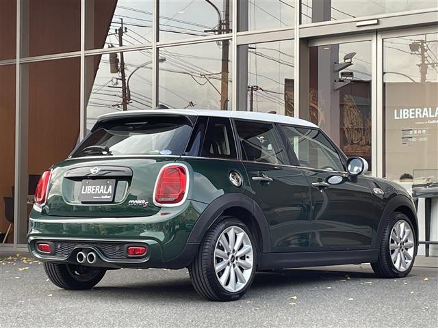 ＭＩＮＩ クーパーＳ　パーキングアシスタンスＰＫＧ　純正ナビ　アクティブクルーズコントロール　アンビエントライト　バックカメラ　ユニオンジャックテール　前後クリアランスソナー　コンフォートアクセス　純正１７インチＡＷ（39枚目）