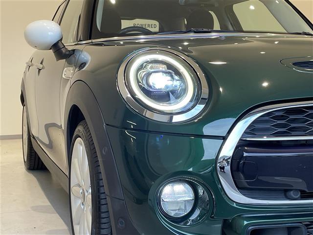 ＭＩＮＩ クーパーＳ　パーキングアシスタンスＰＫＧ　純正ナビ　アクティブクルーズコントロール　アンビエントライト　バックカメラ　ユニオンジャックテール　前後クリアランスソナー　コンフォートアクセス　純正１７インチＡＷ（40枚目）