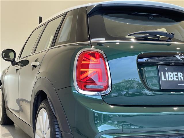 ＭＩＮＩ クーパーＳ　パーキングアシスタンスＰＫＧ　純正ナビ　アクティブクルーズコントロール　アンビエントライト　バックカメラ　ユニオンジャックテール　前後クリアランスソナー　コンフォートアクセス　純正１７インチＡＷ（41枚目）