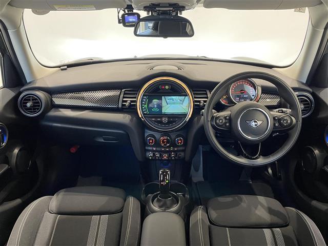 ＭＩＮＩ クーパーＳ　パーキングアシスタンスＰＫＧ　純正ナビ　アクティブクルーズコントロール　アンビエントライト　バックカメラ　ユニオンジャックテール　前後クリアランスソナー　コンフォートアクセス　純正１７インチＡＷ（42枚目）