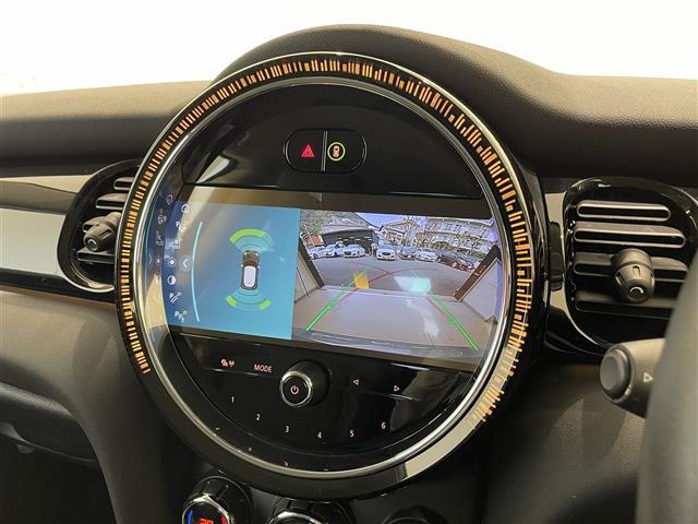 ＭＩＮＩ クーパーＤ　ドライビングアシストＰＫＧ　純正ディスプレイオーディオ　ＡｐｐｌｅＣａｒＰｌａｙ　アンビエントライト　クルコン　Ｂカメラ　コンフォートアクセス　前後ソナー　シートヒーター　Ｍｉｎｉドライビングモード（6枚目）