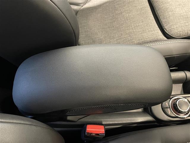 ＭＩＮＩ クーパーＤ　ドライビングアシストＰＫＧ　純正ディスプレイオーディオ　ＡｐｐｌｅＣａｒＰｌａｙ　アンビエントライト　クルコン　Ｂカメラ　コンフォートアクセス　前後ソナー　シートヒーター　Ｍｉｎｉドライビングモード（10枚目）