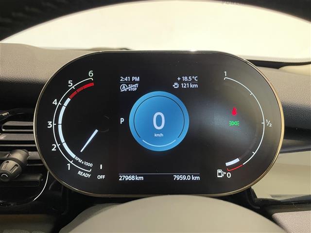 ＭＩＮＩ クーパーＤ　ドライビングアシストＰＫＧ　純正ディスプレイオーディオ　ＡｐｐｌｅＣａｒＰｌａｙ　アンビエントライト　クルコン　Ｂカメラ　コンフォートアクセス　前後ソナー　シートヒーター　Ｍｉｎｉドライビングモード（13枚目）