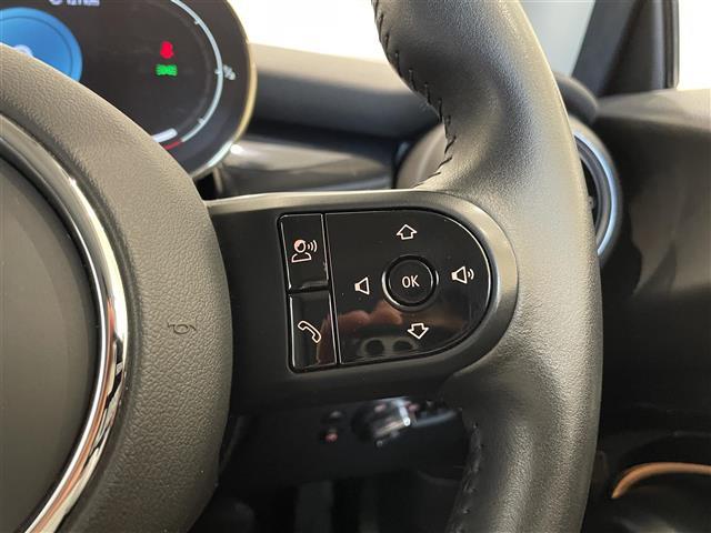 ＭＩＮＩ クーパーＤ　ドライビングアシストＰＫＧ　純正ディスプレイオーディオ　ＡｐｐｌｅＣａｒＰｌａｙ　アンビエントライト　クルコン　Ｂカメラ　コンフォートアクセス　前後ソナー　シートヒーター　Ｍｉｎｉドライビングモード（15枚目）