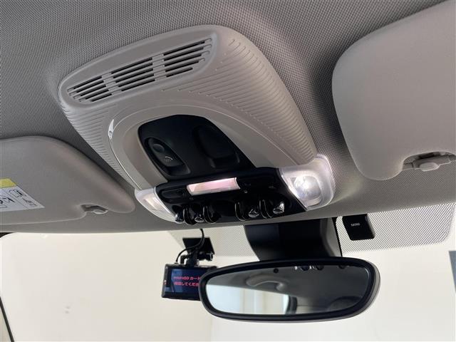ＭＩＮＩ クーパーＤ　ドライビングアシストＰＫＧ　純正ディスプレイオーディオ　ＡｐｐｌｅＣａｒＰｌａｙ　アンビエントライト　クルコン　Ｂカメラ　コンフォートアクセス　前後ソナー　シートヒーター　Ｍｉｎｉドライビングモード（19枚目）