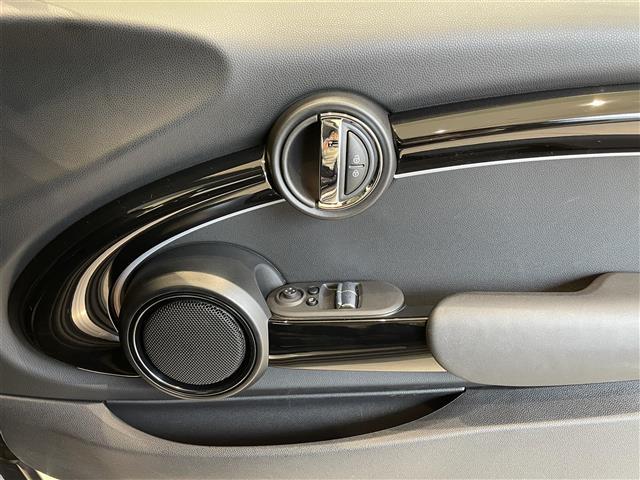 ＭＩＮＩ クーパーＤ　ドライビングアシストＰＫＧ　純正ディスプレイオーディオ　ＡｐｐｌｅＣａｒＰｌａｙ　アンビエントライト　クルコン　Ｂカメラ　コンフォートアクセス　前後ソナー　シートヒーター　Ｍｉｎｉドライビングモード（20枚目）
