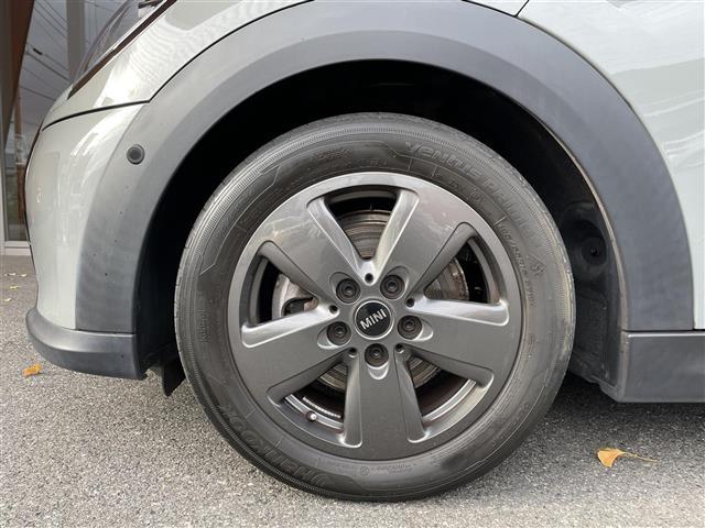 ＭＩＮＩ クーパーＤ　ドライビングアシストＰＫＧ　純正ディスプレイオーディオ　ＡｐｐｌｅＣａｒＰｌａｙ　アンビエントライト　クルコン　Ｂカメラ　コンフォートアクセス　前後ソナー　シートヒーター　Ｍｉｎｉドライビングモード（30枚目）