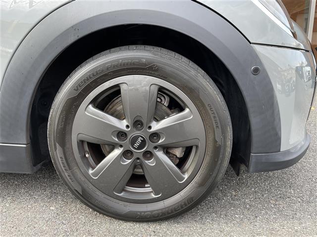 ＭＩＮＩ クーパーＤ　ドライビングアシストＰＫＧ　純正ディスプレイオーディオ　ＡｐｐｌｅＣａｒＰｌａｙ　アンビエントライト　クルコン　Ｂカメラ　コンフォートアクセス　前後ソナー　シートヒーター　Ｍｉｎｉドライビングモード（32枚目）
