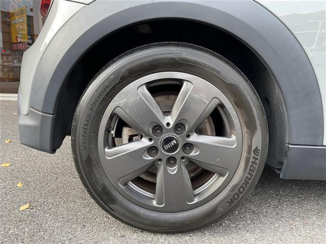 ＭＩＮＩ クーパーＤ　ドライビングアシストＰＫＧ　純正ディスプレイオーディオ　ＡｐｐｌｅＣａｒＰｌａｙ　アンビエントライト　クルコン　Ｂカメラ　コンフォートアクセス　前後ソナー　シートヒーター　Ｍｉｎｉドライビングモード（33枚目）