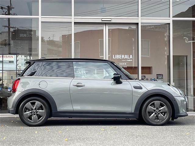 ＭＩＮＩ クーパーＤ　ドライビングアシストＰＫＧ　純正ディスプレイオーディオ　ＡｐｐｌｅＣａｒＰｌａｙ　アンビエントライト　クルコン　Ｂカメラ　コンフォートアクセス　前後ソナー　シートヒーター　Ｍｉｎｉドライビングモード（36枚目）