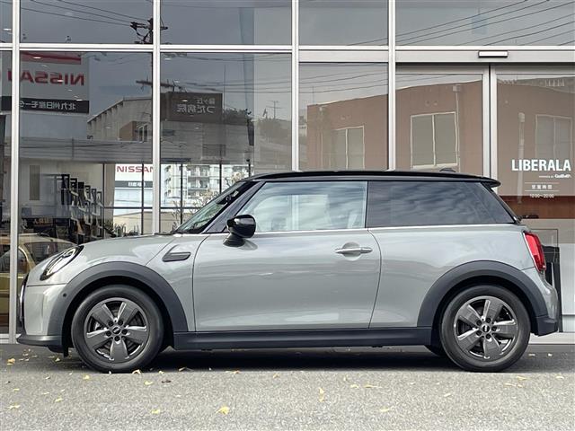 ＭＩＮＩ クーパーＤ　ドライビングアシストＰＫＧ　純正ディスプレイオーディオ　ＡｐｐｌｅＣａｒＰｌａｙ　アンビエントライト　クルコン　Ｂカメラ　コンフォートアクセス　前後ソナー　シートヒーター　Ｍｉｎｉドライビングモード（37枚目）