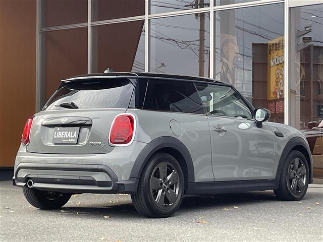 ＭＩＮＩ クーパーＤ　ドライビングアシストＰＫＧ　純正ディスプレイオーディオ　ＡｐｐｌｅＣａｒＰｌａｙ　アンビエントライト　クルコン　Ｂカメラ　コンフォートアクセス　前後ソナー　シートヒーター　Ｍｉｎｉドライビングモード（39枚目）
