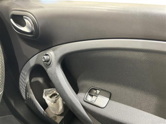 スマートフォーフォー ターボ ガラスルーフ 黒革 Panasonicナビ(CN-G1000VD) 純正オーディオ パドルシフト 前席シートヒーター 後ソナー キーレスキー 純正16インチAW(23枚目)