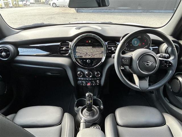 MINI クーパーD ブリック・レーン・エディション 特別仕様車 黒革 専用ボンネットストライプ アンビエントライト 純正ナビ Bluetooth Bカメラ 前席シートヒーター スマートキー 後ソナー ドライビングモード 純正17インチAW(2枚目)