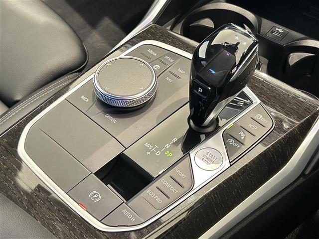3シリーズ 320d xDrive Mスポーツ 黒革 ハイラインPKG ACC/BSM アンビエントライト 360°カメラシステム メモリ付パワーシート 前席シートヒーター フットトランクオープナー ワイヤレスチャージング 純正18インチAW(9枚目)
