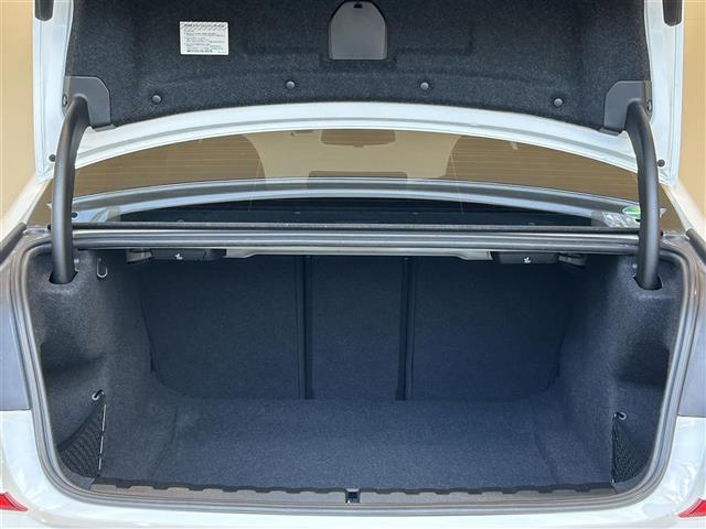 3シリーズ 320d xDrive Mスポーツ 黒革 ハイラインPKG ACC/BSM アンビエントライト 360°カメラシステム メモリ付パワーシート 前席シートヒーター フットトランクオープナー ワイヤレスチャージング 純正18インチAW(28枚目)