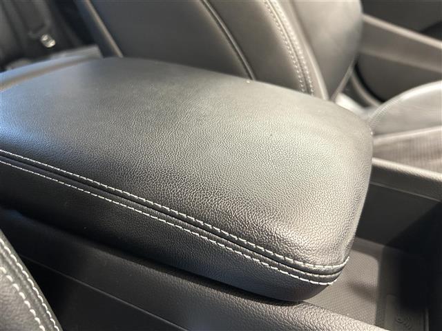 �}�b�g�u���b�N�Ƀz���C�g�̂k�h�a�d�q�`�k�`�̃��S�̌����ƊŔ��ڈ�ł��B