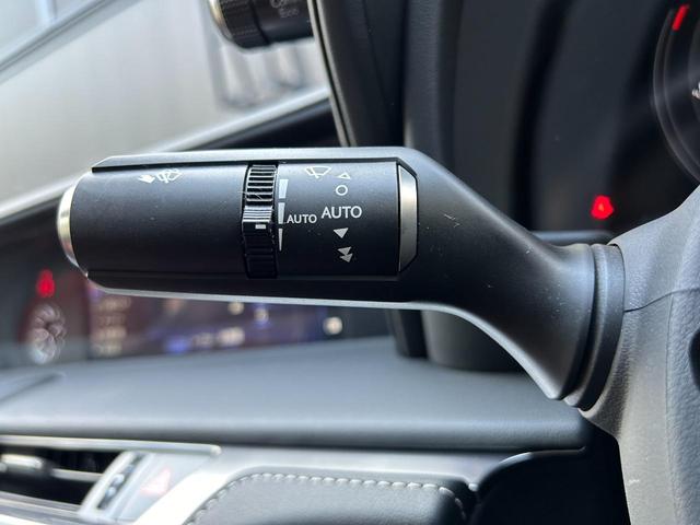 ＬＣ５００　Ｓパッケージ　純正ナビ　Ｂｌｕｅｔｏｏｔｈ　バックカメラ　ヘッドアップディスプレイ　レクサスセーフティ　赤ハーフレザーシート　カーボンルーフ　オートライト／オートハイビーム　ＥＴＣ(14枚目)