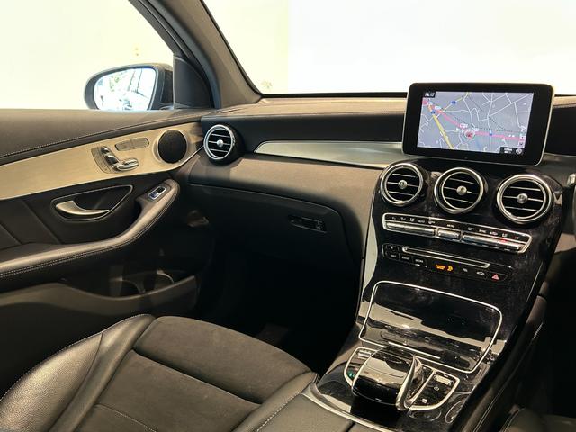 ＧＬＣ ＧＬＣ２００　クーペスポーツ　黒ハーフレザー　ＡＣＣ　ＢＳＭ　純正ナビ／ＴＶ　アンビエントライト　３６０°カメラシステム　メモリ付パワーシート　シートヒーター　純正１９ＡＷ　フットトランクオープナー（7枚目）