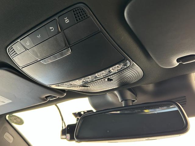 ＧＬＣ ＧＬＣ２００　クーペスポーツ　黒ハーフレザー　ＡＣＣ　ＢＳＭ　純正ナビ／ＴＶ　アンビエントライト　３６０°カメラシステム　メモリ付パワーシート　シートヒーター　純正１９ＡＷ　フットトランクオープナー（19枚目）