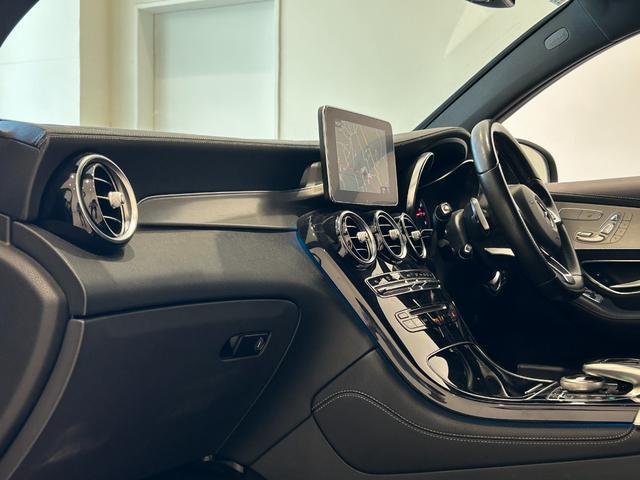 ＧＬＣ ＧＬＣ２００　クーペスポーツ　黒ハーフレザー　ＡＣＣ　ＢＳＭ　純正ナビ／ＴＶ　アンビエントライト　３６０°カメラシステム　メモリ付パワーシート　シートヒーター　純正１９ＡＷ　フットトランクオープナー（32枚目）