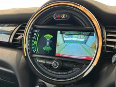 輸入車ディーラー採用のドライブレコーダーも選べます。万が一の事故の際のお守りとしていかがでしょうか？その他様々なオプションをご用意しております。 5