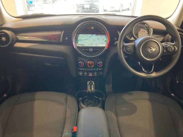 ＭＩＮＩ クーパー　純正ナビ　Ｂｌｕｅｔｏｏｔｈ／ＵＳＢ　バックカメラ　コーナセンサー　インテリジェントセーフティドライブレコーダー　　ＥＴＣ　シートヒーター　ＬＥＤヘッドライト　ＬＥＤフォグ　ユニオンジャックテール！！（2枚目）