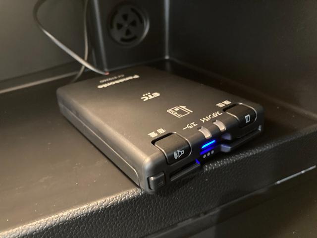 ＭＩＮＩ クーパー　純正ナビ　Ｂｌｕｅｔｏｏｔｈ／ＵＳＢ　バックカメラ　コーナセンサー　インテリジェントセーフティドライブレコーダー　　ＥＴＣ　シートヒーター　ＬＥＤヘッドライト　ＬＥＤフォグ　ユニオンジャックテール！！（4枚目）