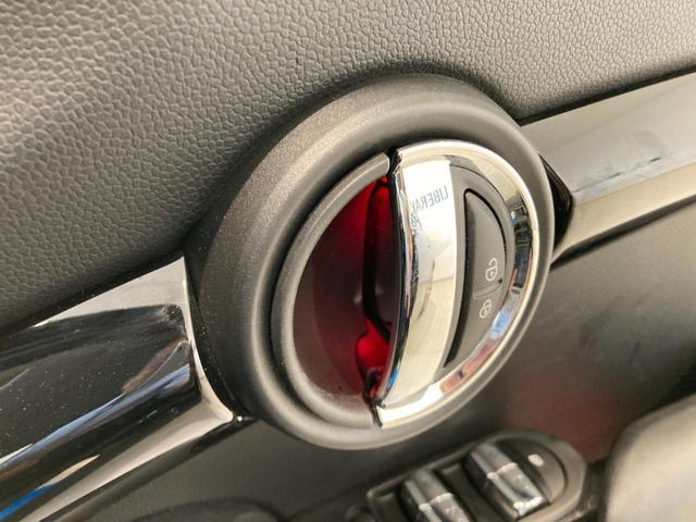 ＭＩＮＩ クーパー　純正ナビ　Ｂｌｕｅｔｏｏｔｈ／ＵＳＢ　バックカメラ　コーナセンサー　インテリジェントセーフティドライブレコーダー　　ＥＴＣ　シートヒーター　ＬＥＤヘッドライト　ＬＥＤフォグ　ユニオンジャックテール！！（8枚目）