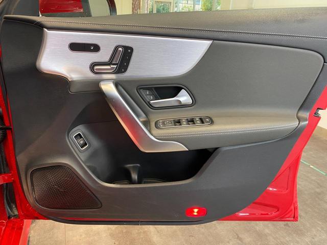CLA200d AMGライン レーダーセーフティPKG/アドバンスドPKG/レザーエクスクルーシブPKG/サンルーフ/1オーナー/スペアキー/黒灰革/ドラレコ/D/Nパワーシート メモリー ヒーター/ワイヤレス充電/パドルシフト(10枚目)