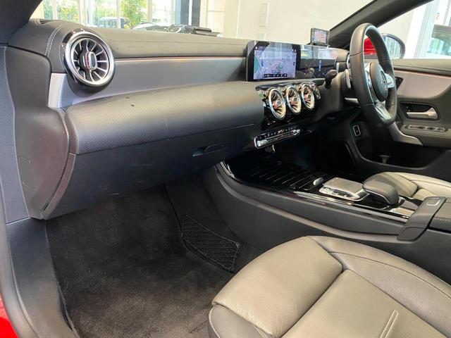CLA200d AMGライン レーダーセーフティPKG/アドバンスドPKG/レザーエクスクルーシブPKG/サンルーフ/1オーナー/スペアキー/黒灰革/ドラレコ/D/Nパワーシート メモリー ヒーター/ワイヤレス充電/パドルシフト(18枚目)