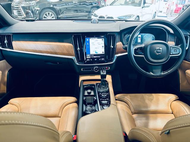 Ｖ９０ Ｔ６　ＡＷＤ　インスクリプション　茶革／ＳＲ／ＨＵＤ／ＡＣＣ／ナビＴＶ／３６０カメラ／ｃａｒｐｌａｙ／ＢＬＩＳ／Ｂｏｗｅｒｓ＆Ｗｉｌｋｉｎｓ／メモリパワーシート／エアシートヒーター／電動リアゲート／純２０インチＡＷ／ＬＥＤヘッドライト（4枚目）