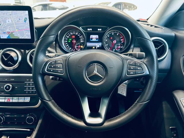 ＣＬＡクラス ＣＬＡ１８０　ＡＭＧ　スタイル　レーダーセーフティ／シートヒーター／純正ナビ／ＴＶ／Ｂカメラ／ａｐｐｌｅｃａｒｐｌａｙ／ＢＳＭ／ＥＴＣ／ドラレコ／純正１８インチＡＷ／ＬＥＤヘッドライト／クリアランスソナー／ＵＳＢ／Ｂｌｕｅｔｏｏｔｈ（12枚目）