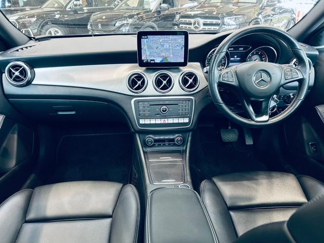 ＧＬＡクラス ＧＬＡ２２０　４マチック　プレミアムＰ／レーダーセーフティ／サンルーフ／ハーマンカードン／黒革／メモリパワーシート／シートヒーター／ナビ／ＴＶ／Ｂカメラ／ｃａｒｐｌａｙ／ＡＣＣ／ＢＳＭ／純正１８インチＡＷ／ＬＥＤヘッドライト（3枚目）