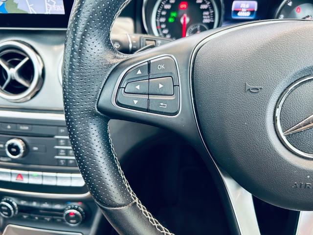ＧＬＡクラス ＧＬＡ２２０　４マチック　プレミアムＰ／レーダーセーフティ／サンルーフ／ハーマンカードン／黒革／メモリパワーシート／シートヒーター／ナビ／ＴＶ／Ｂカメラ／ｃａｒｐｌａｙ／ＡＣＣ／ＢＳＭ／純正１８インチＡＷ／ＬＥＤヘッドライト（13枚目）