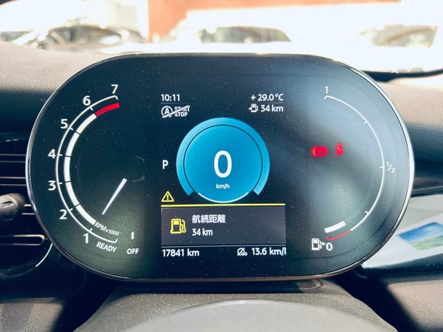 ＭＩＮＩ クーパー　１オーナー／ペッパーＰ／インテリジェントセーフティ／ハーフ革／純正ディスプレイオーディオ／ａｐｐｌｅｃａｒｐｌａｙ／バックカメラ／ＡＣＣ／純正１６インチＡＷ／ＬＥＤヘッドライト／クリアランスソナー（4枚目）