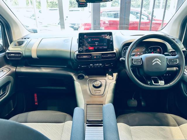 ベルランゴ シャイン　ＸＴＲ　パック　ガラスルーフ　ＡＣＣ　純正ディスプレイオーディオ　ａｐｐｌｅｃａｒｐｌａｙ　バック・サイドカメラ　純正１７インチＡＷ　クリアランスソナー　ブラインドスポット　ルーフレール　パドルシフト　スマートキー（2枚目）