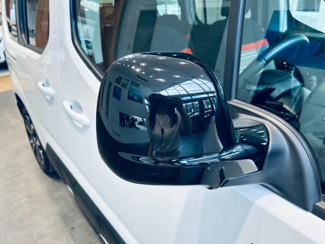 ベルランゴ シャイン　ＸＴＲ　パック　ガラスルーフ　ＡＣＣ　純正ディスプレイオーディオ　ａｐｐｌｅｃａｒｐｌａｙ　バック・サイドカメラ　純正１７インチＡＷ　クリアランスソナー　ブラインドスポット　ルーフレール　パドルシフト　スマートキー（13枚目）