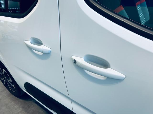 ベルランゴ シャイン　ＸＴＲ　パック　ガラスルーフ　ＡＣＣ　純正ディスプレイオーディオ　ａｐｐｌｅｃａｒｐｌａｙ　バック・サイドカメラ　純正１７インチＡＷ　クリアランスソナー　ブラインドスポット　ルーフレール　パドルシフト　スマートキー（14枚目）