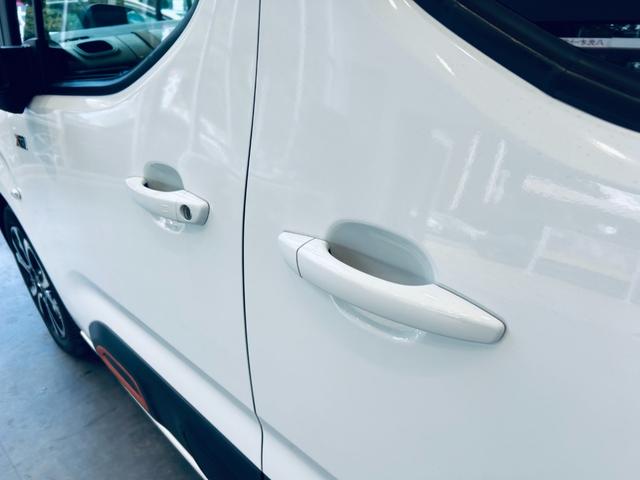 ベルランゴ シャイン　ＸＴＲ　パック　ガラスルーフ　ＡＣＣ　純正ディスプレイオーディオ　ａｐｐｌｅｃａｒｐｌａｙ　バック・サイドカメラ　純正１７インチＡＷ　クリアランスソナー　ブラインドスポット　ルーフレール　パドルシフト　スマートキー（18枚目）