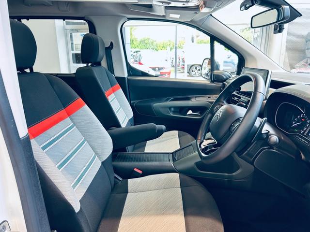 ベルランゴ シャイン　ＸＴＲ　パック　ガラスルーフ　ＡＣＣ　純正ディスプレイオーディオ　ａｐｐｌｅｃａｒｐｌａｙ　バック・サイドカメラ　純正１７インチＡＷ　クリアランスソナー　ブラインドスポット　ルーフレール　パドルシフト　スマートキー（39枚目）