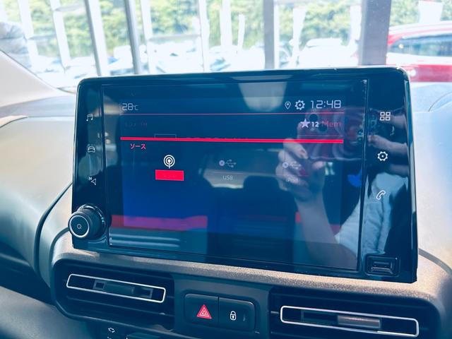 ベルランゴ シャイン　ＸＴＲ　パック　ガラスルーフ　ＡＣＣ　純正ディスプレイオーディオ　ａｐｐｌｅｃａｒｐｌａｙ　バック・サイドカメラ　純正１７インチＡＷ　クリアランスソナー　ブラインドスポット　ルーフレール　パドルシフト　スマートキー（61枚目）
