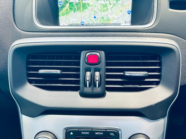 Ｖ４０ クロスカントリー　Ｄ４　アクティブエディション　１５０台限定　ガラスルーフ　ＨａｒｍａｎＫａｒｄｏｎ　ＡＣＣ　ＢＬＩＳ　純正ナビ　ＴＶ　Ｂカメラ　純正１７インチＡＷ　ＬＥＤヘッドライト　白黒革　パワーシート　Ｄシートメモリ　シートヒーター（66枚目）