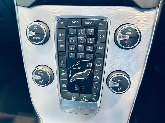 Ｖ４０ クロスカントリー　Ｄ４　アクティブエディション　１５０台限定　ガラスルーフ　ＨａｒｍａｎＫａｒｄｏｎ　ＡＣＣ　ＢＬＩＳ　純正ナビ　ＴＶ　Ｂカメラ　純正１７インチＡＷ　ＬＥＤヘッドライト　白黒革　パワーシート　Ｄシートメモリ　シートヒーター（67枚目）