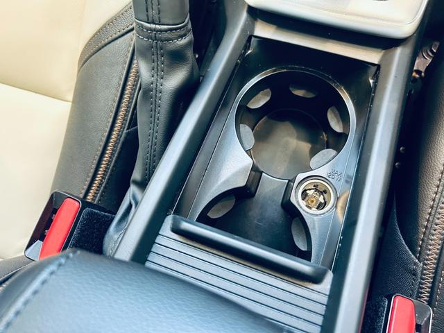 Ｖ４０ クロスカントリー　Ｄ４　アクティブエディション　１５０台限定　ガラスルーフ　ＨａｒｍａｎＫａｒｄｏｎ　ＡＣＣ　ＢＬＩＳ　純正ナビ　ＴＶ　Ｂカメラ　純正１７インチＡＷ　ＬＥＤヘッドライト　白黒革　パワーシート　Ｄシートメモリ　シートヒーター（69枚目）